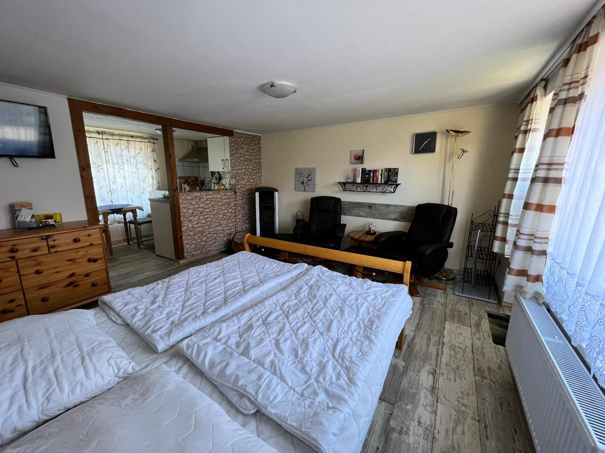 Apartment Thees *